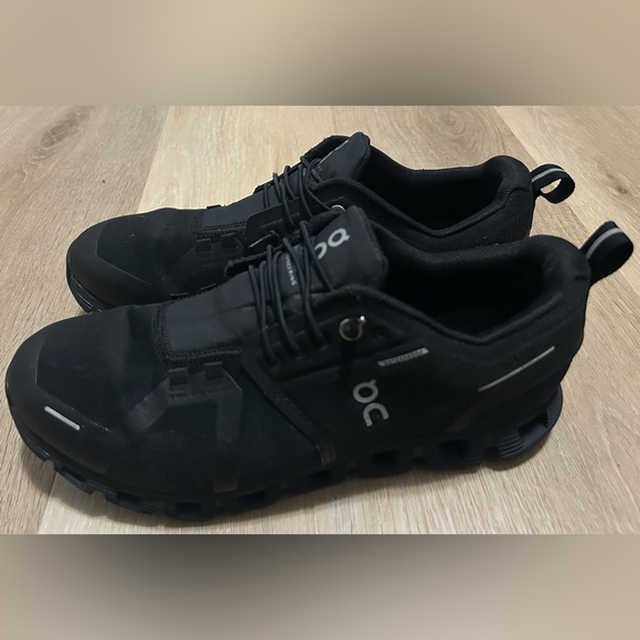 On Cloud Running Men's Athletic Black Shoes - Picture 4 of 7